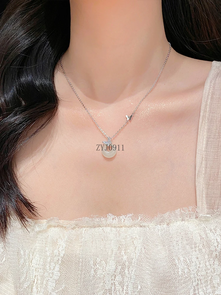 Gesper pengaman kupu-kupu perak murni kalung liontin giok Hetian alami hadiah perhiasan rantai tulang selangka mewah ringan wanita