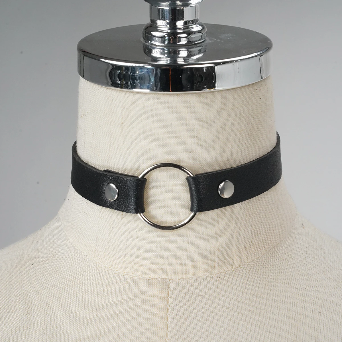 

Women Fashion Black Sexy Punk Leather Collar Necklaces Round Trendy Harajuku Choker Gothic Bondage Women Neck Accessories