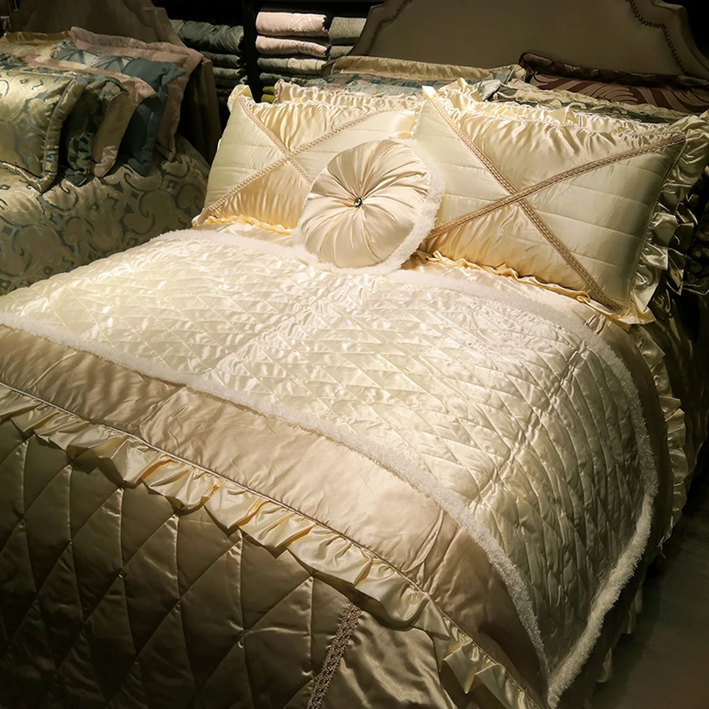 Luxury Royal Imitation Silk Duvet Cover Bed Seven-Piece Warm Comfortable Golden Quilt Cover Bed Sheet Pillow Case Bedding Set