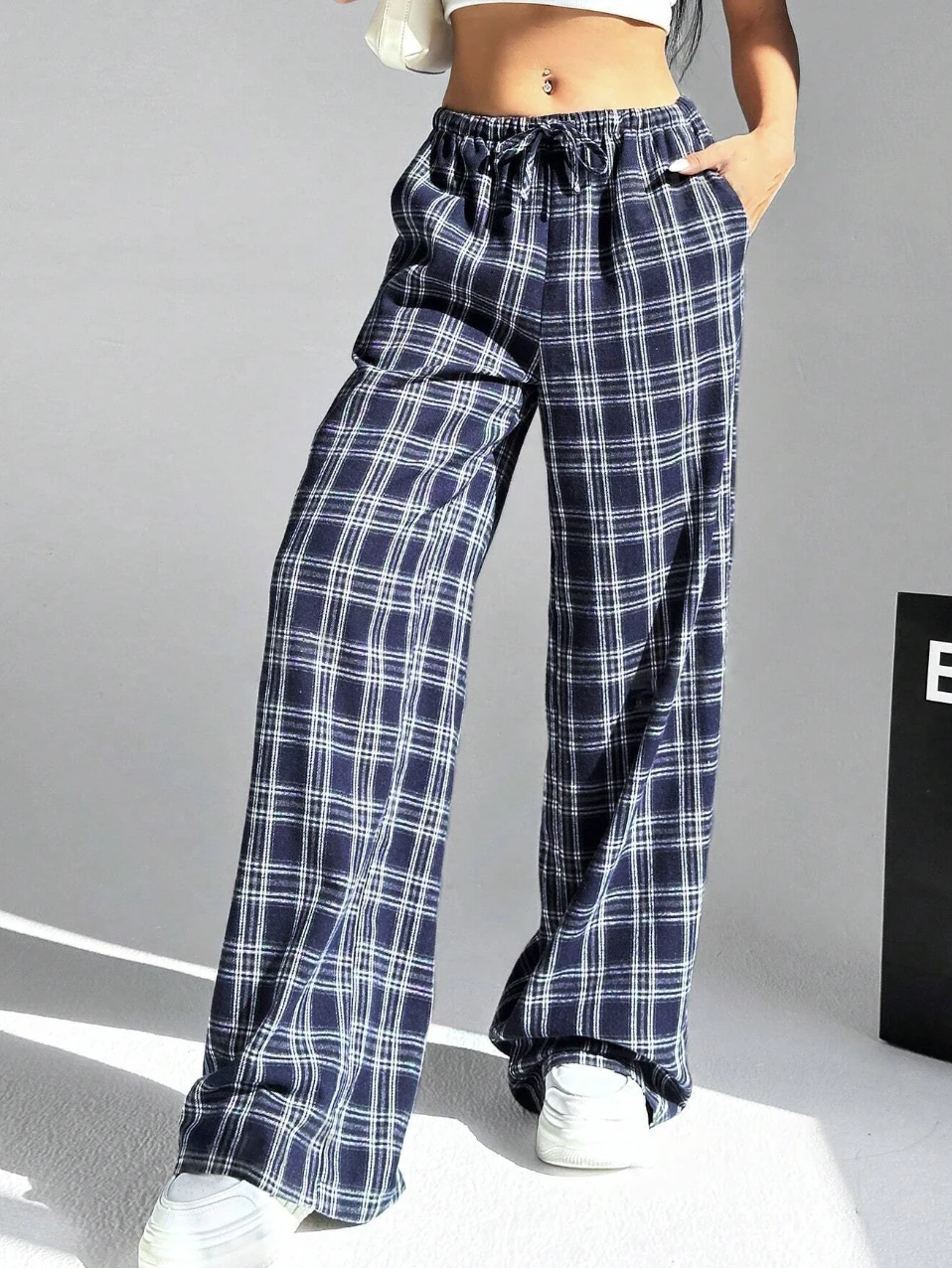 Pantaloni da donna a scacchi neri casual alla moda eleganti giapponesi coreani europei e americani maturi autunno e inverno