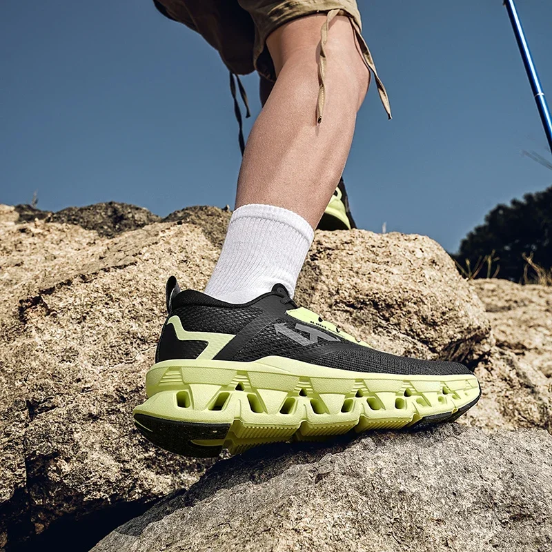 Scarpe da corsa stringate leggere e traspiranti da uomo, allenamento in palestra, sneakers da esterno ultraleggere alla moda, scarpe da passeggio 2025