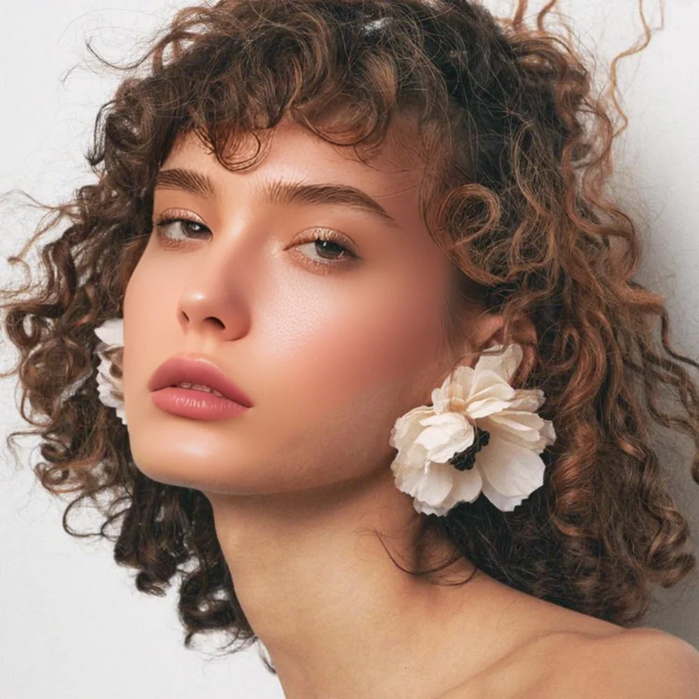 

2025 ZAA Trendy White Woven Flower And Bead Earrings For Women Fabric Floral Wedding Bride Banquet Statement Jewelry Gifts