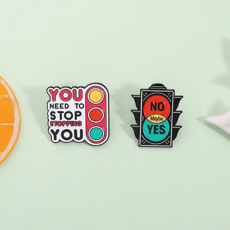Pins Creative Traffic Lights YES NO Metal Badges Personalized Fun Text Brooches Bags Clothing Accessories Decorative Brooches