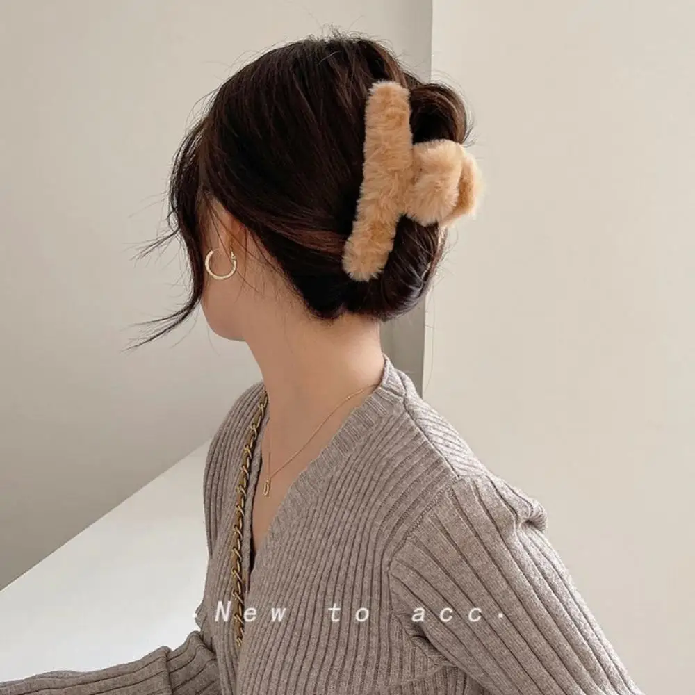 Winter Hair Claw Elegant Women Acrylic Hairpins Faux Fur Hair Clip Barrette Crab Girls Candy Color Headwear Hair Accessories