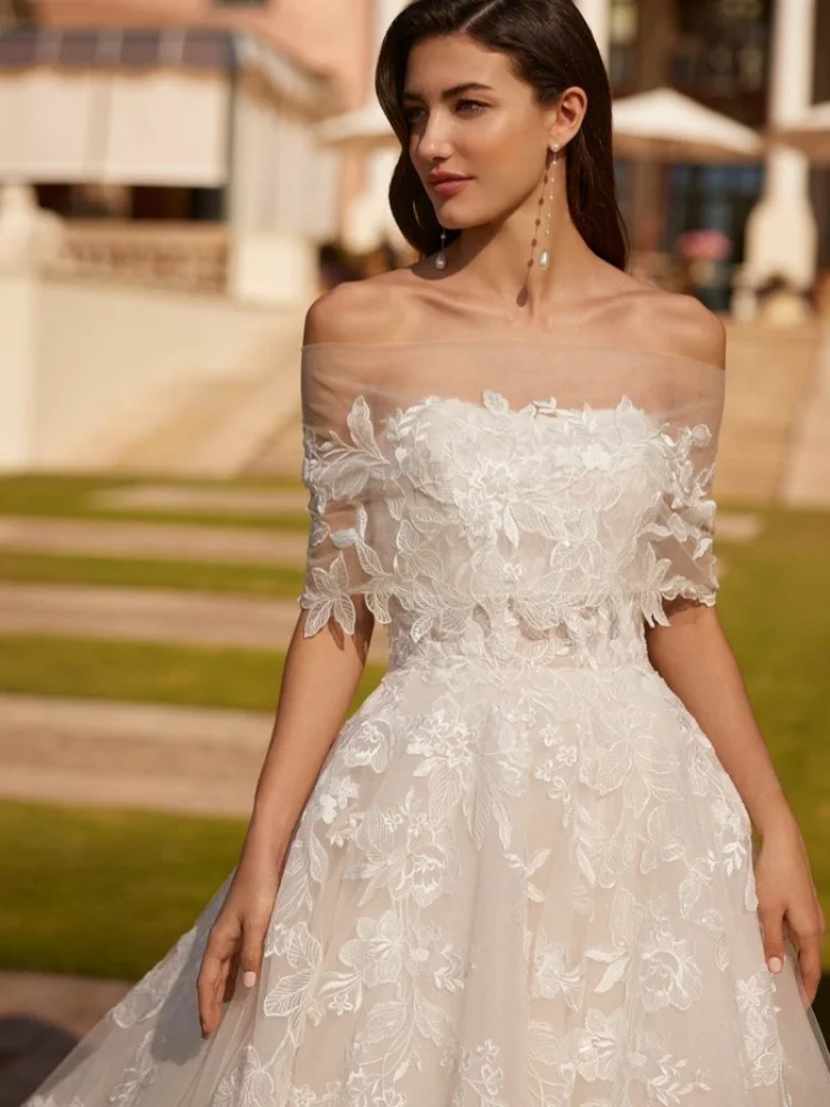 2025 Nuovo elegante abito da sposa con spalle scoperte Fiore 3D Decalcomania in pizzo Abito da ballo in tulle Coda lunga Abito da sposa formale Personalizzazione