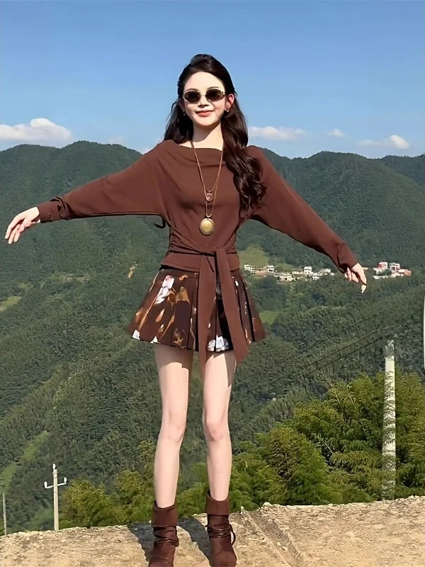 

Женский комплект: плиссированная юбка с цветочным принтом и топ с одним открытым плечом, весенняя коллекция, юбка миди с высокой талией