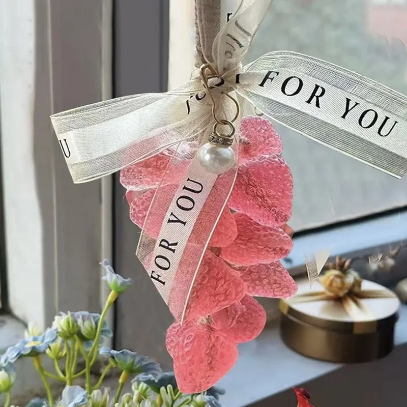 

Creative Strawberry Soap Handmade Aromatherapy Hanging Ornament Bath Shower Body Cleanser Crystal Strawberry Gift Souvenir