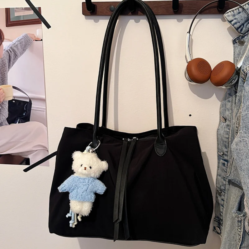 

Корейская нейлоновая сумка через плечо, вместительная сумка-тоут с множеством карманов, дорожная сумка на двойной молнии с подвеской в виде медведя, легкая многослойная сумка-шоппер