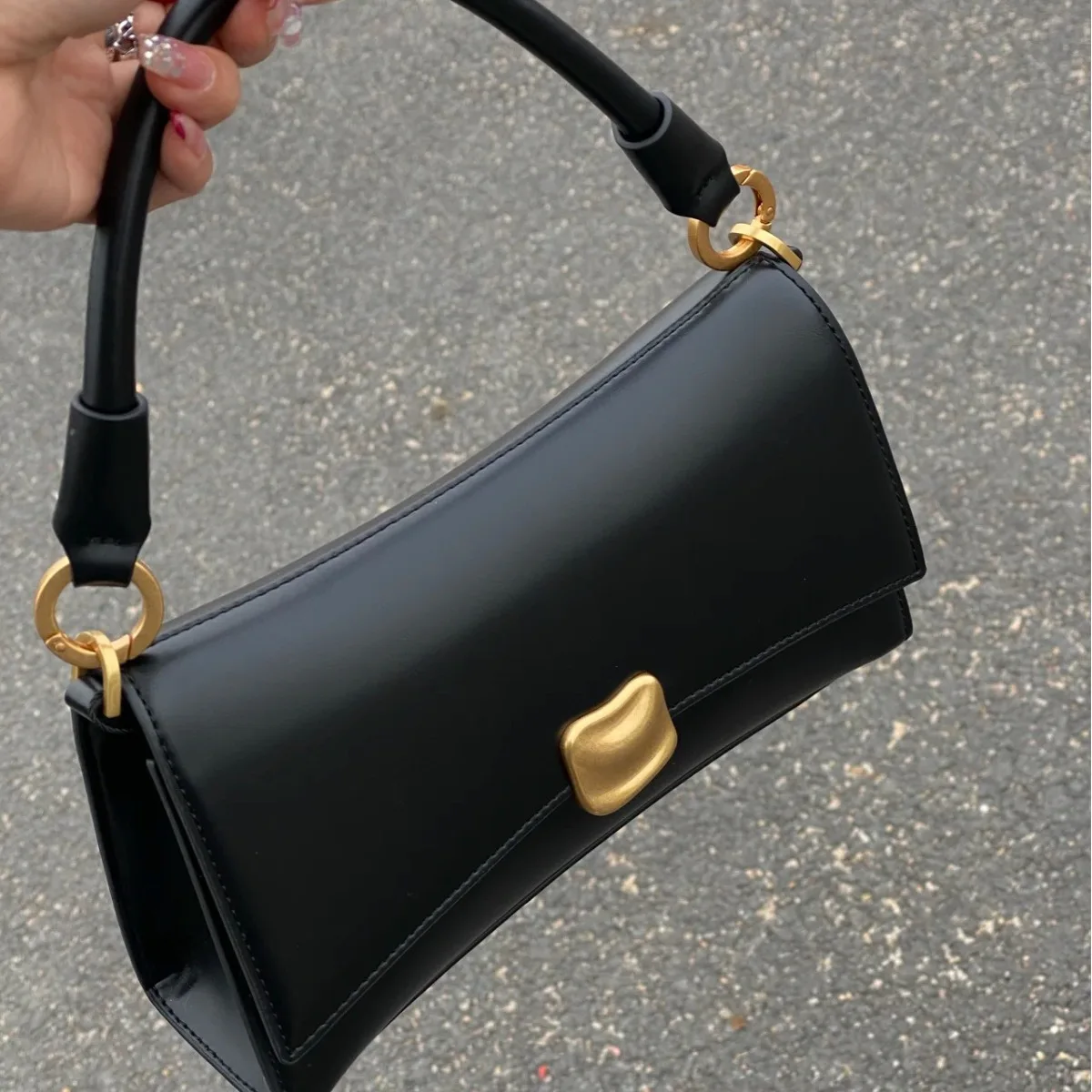 Black underarm bag for women, new high-end texture, niche design, one shoulder retro portable small square bag, crossbody bag