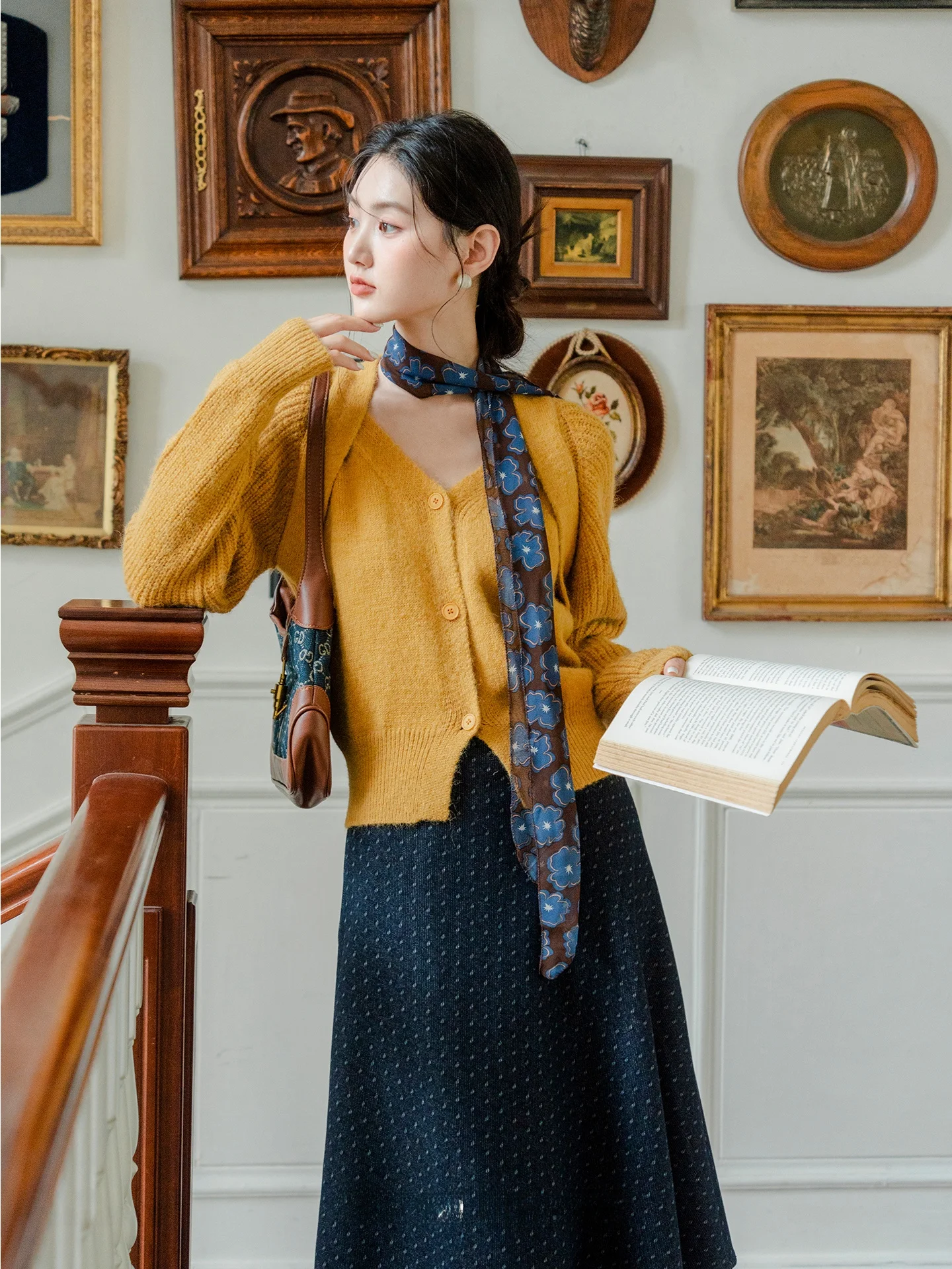 

Женский вязаный свитер с V-образным вырезом и длинными рукавами, желтый, для ранней осени, в корейском стиле, легкий, тонкой вязки, в стиле Lazy Aosphere