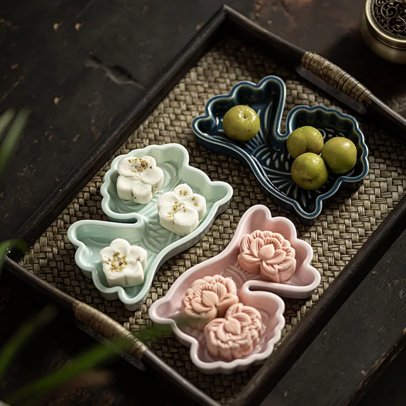 

1 pc Plate Separate Draining Dried Fruits Snacks Seasoning Dish Ceramic Combination Dinnerware Decor Goldfish Shape Porcelain