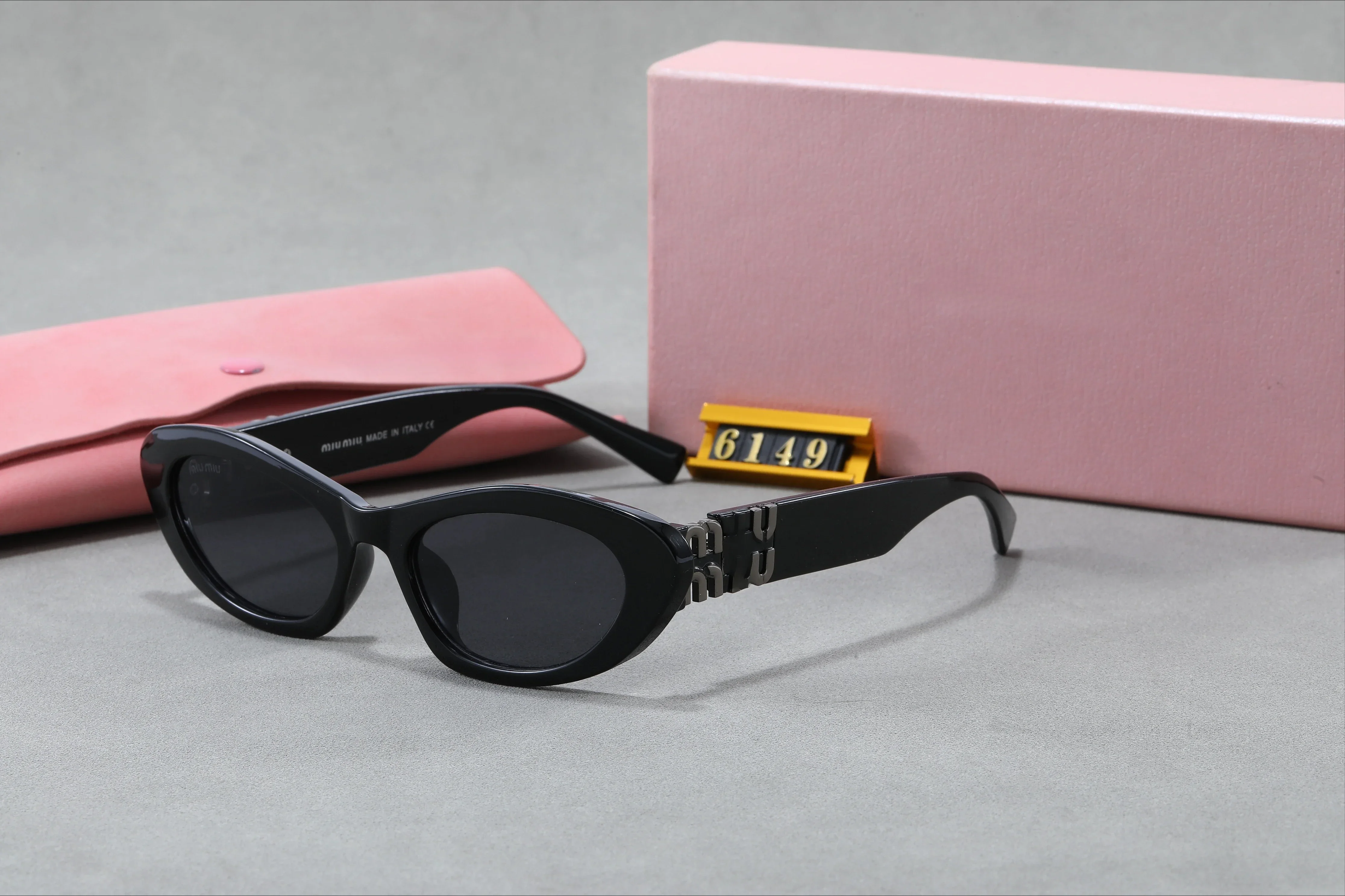 

2025 New Designer Polarized Sunglasses UV400 Luxury Lightweight Driving & Outdoor Anti-Glare Chic Frame