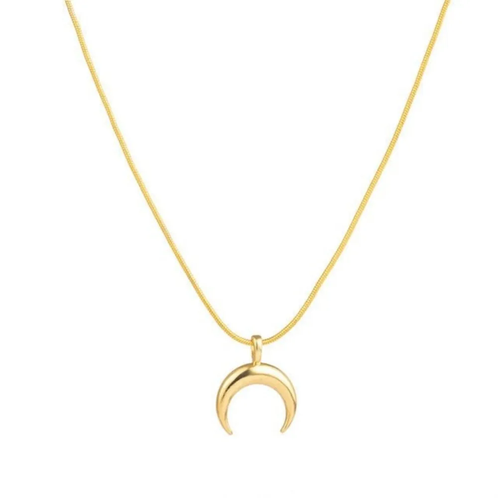 Gold Plated Moon Crescent วงกลมครึ่งวงกลม Charm สร้อยคอ Crescent Moon Bull Horn กระดูกจี้สร้อยคอผู้หญิงและสาว