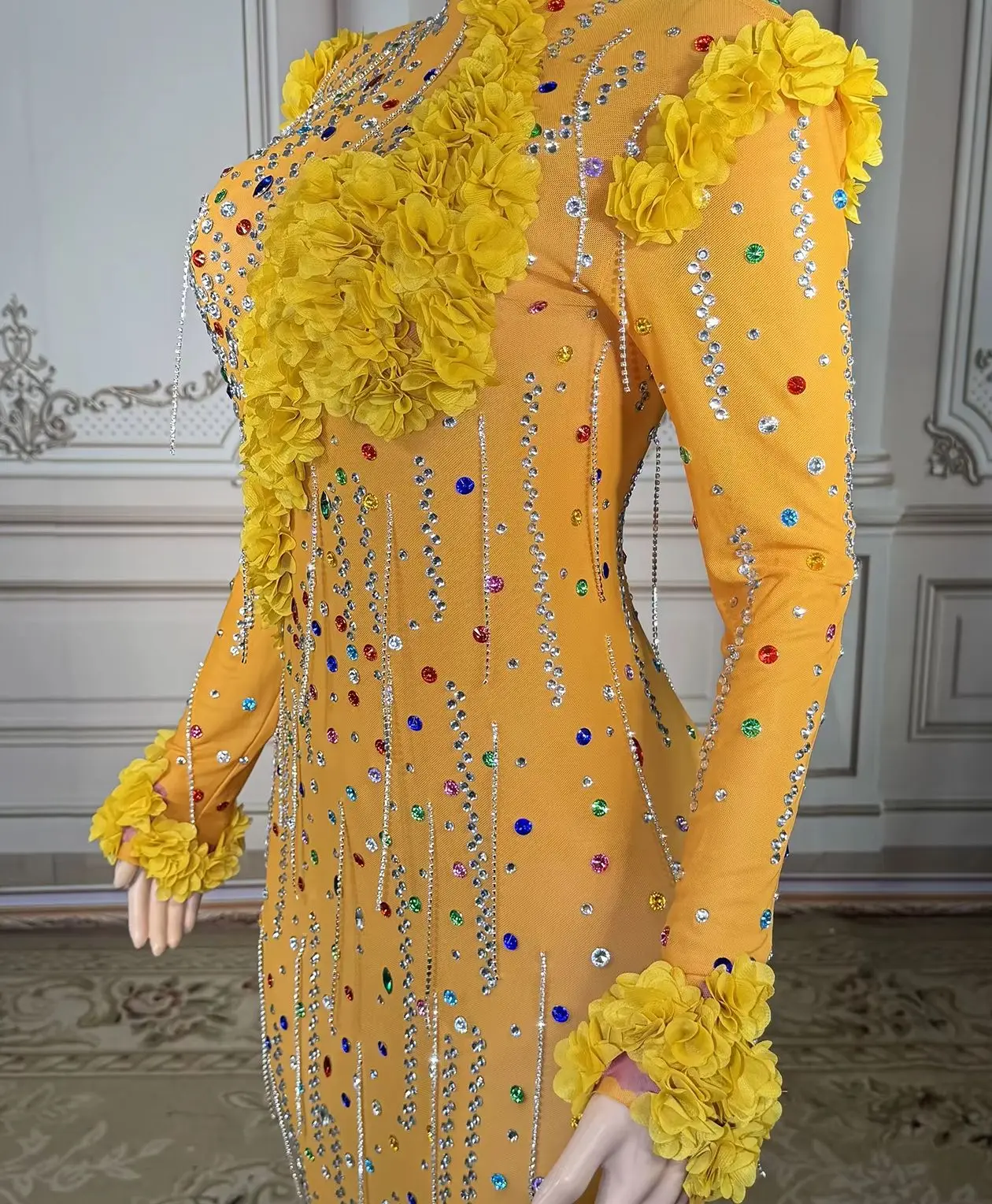 ชุดเดรสงานเลี้ยงหรูหราประดับคริสตัลสีทองระยิบระยับ แบรนด์ ZD Fashon แขนยาว ซิปเปิดด้านหลัง