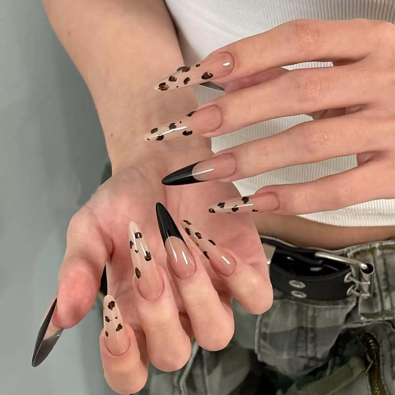 

Long Almond Leopard Print French Press On Nails, 21mm Glossy Full Cover Acrylic Fake Nails Manicure Decoration, Size S