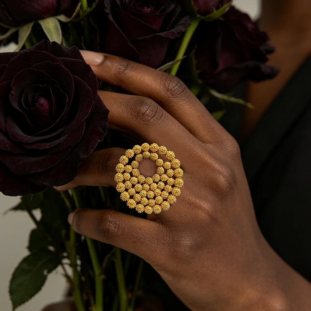 Afrikanisches 18K vergoldetes, mehrlagiges, perlenbesetztes Kreis-Statement-Ohrringe- und Ring-Set für Frauen, luxuriöses Hochzeitsgeschenk für die Brautparty. – Detail 6