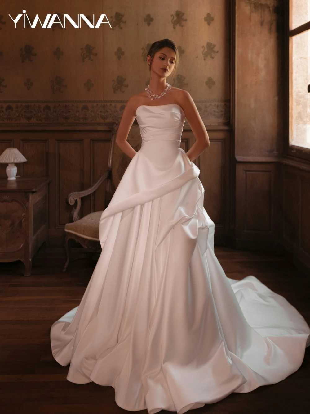 

New Arrival Pleated Satin Long Wedding Dress Charming Strapless Backless Bridal Gown Customized Sleeveless Dresses For Bride