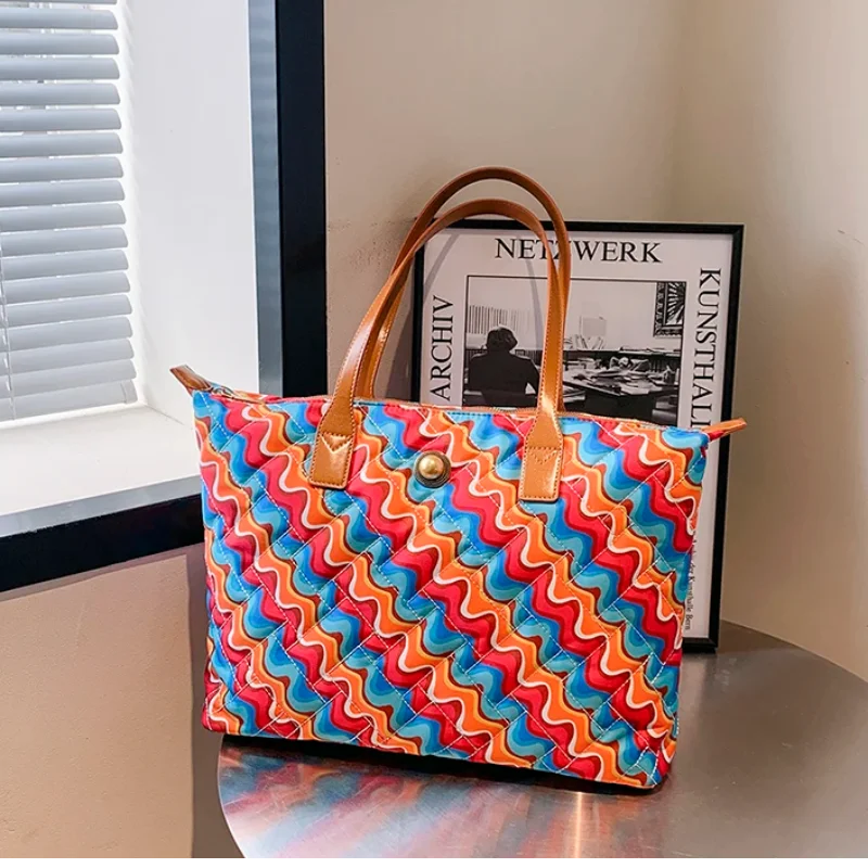 

Брендовая женская сумка с расписным волнистым принтом и жемчугом, большая сумка, дизайнерская сумка на плечо, большая вместительная сумка из ткани Оксфорд на молнии