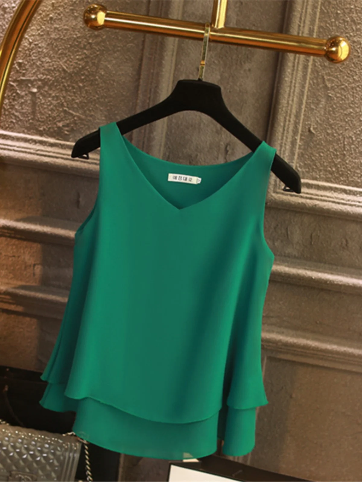 夏の新作プラスサイズレディースタンクトップお腹カバースリーブレスシフォンベストアウターウェア通勤スタイルゆったりシングルピース