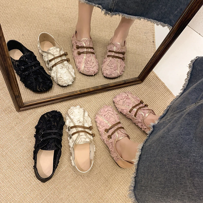 Sapatos baixos femininos 2025 nova sola macia de cabeça redonda superfície macia malha oco respirável deslizamento-em sapatos femininos plus size