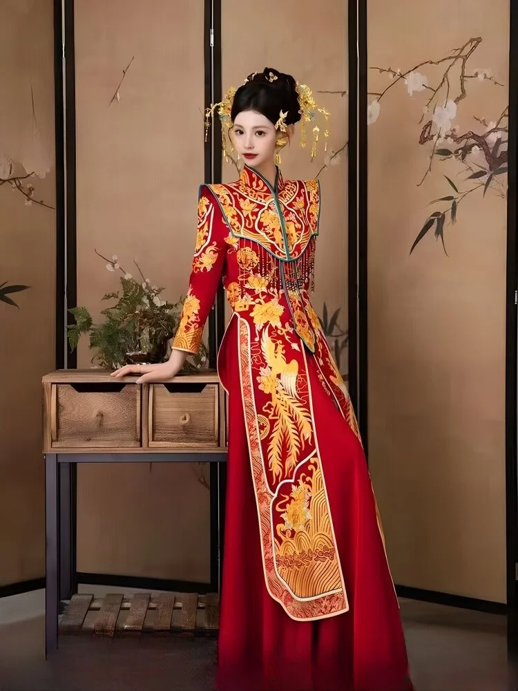

The new style of heavy industry tail-end dress for brides wedding gowns toasting phoenix crowns red robes and dragon jackets