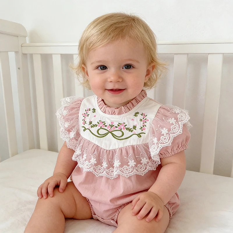 2026 Neuer Sommer Baby Mädchen Spitzen-Body 0-24M Babykleidung Kurzarm Baumwolle Stickerei Kleinkind Baby Strampler
