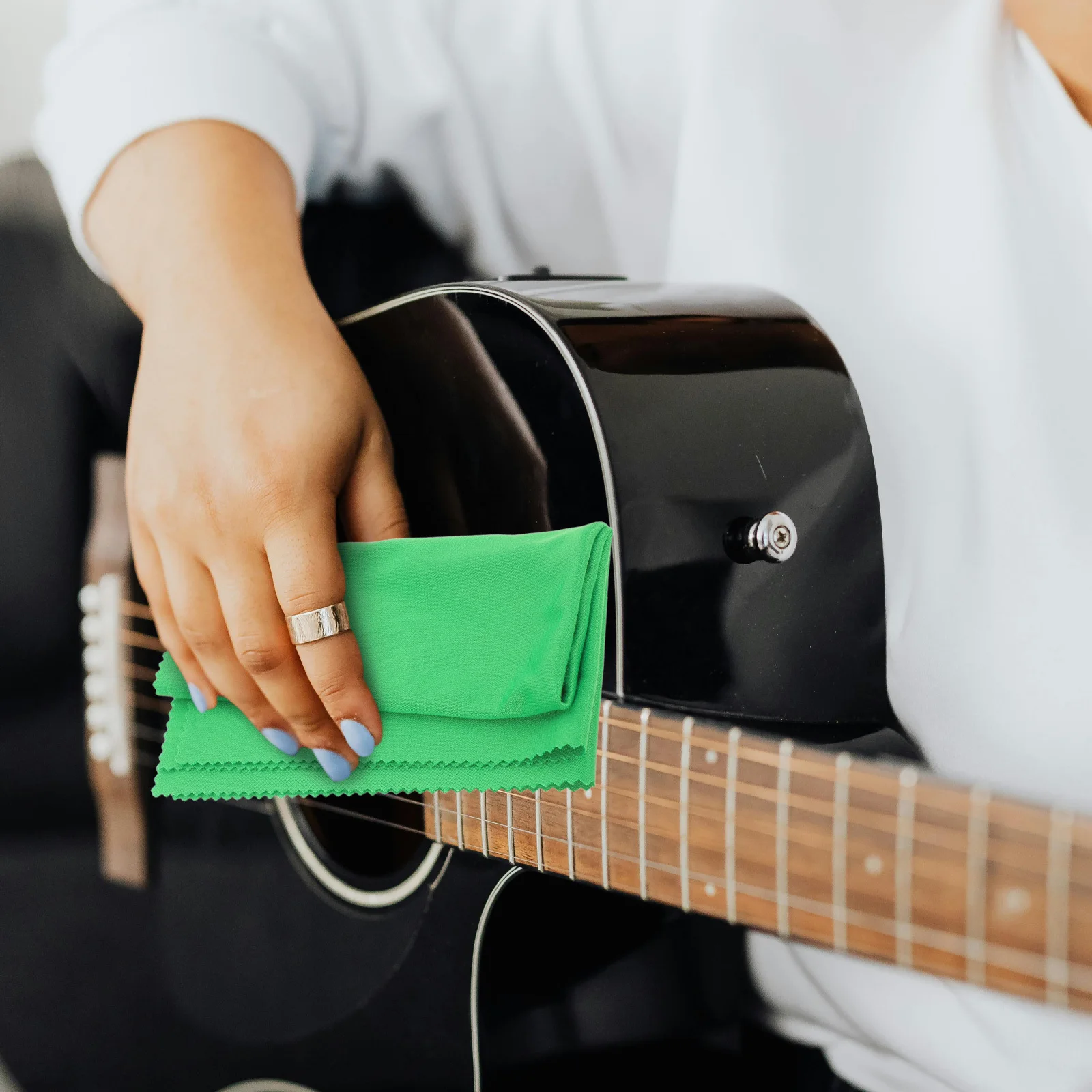 

5Pcs Musical Instrument Cleaning Cloth Kit Large Green Microfiber Polishing Cloth for Guitar Piano Violin Saxophone Flute Daily