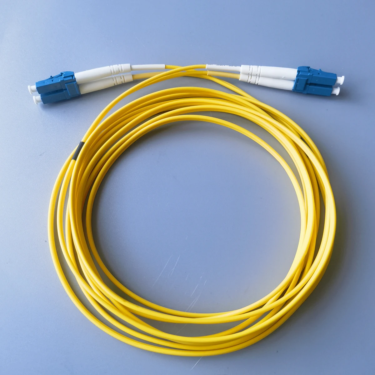 كابل إنترنت الألياف البصرية وضع واحد مزدوج النواة 9/125 2 مللي متر LSZH LC/UPC-LC/UPC 3M/2M 3.0 مللي متر/2.0 مللي متر كابل تمديد الألياف البصرية