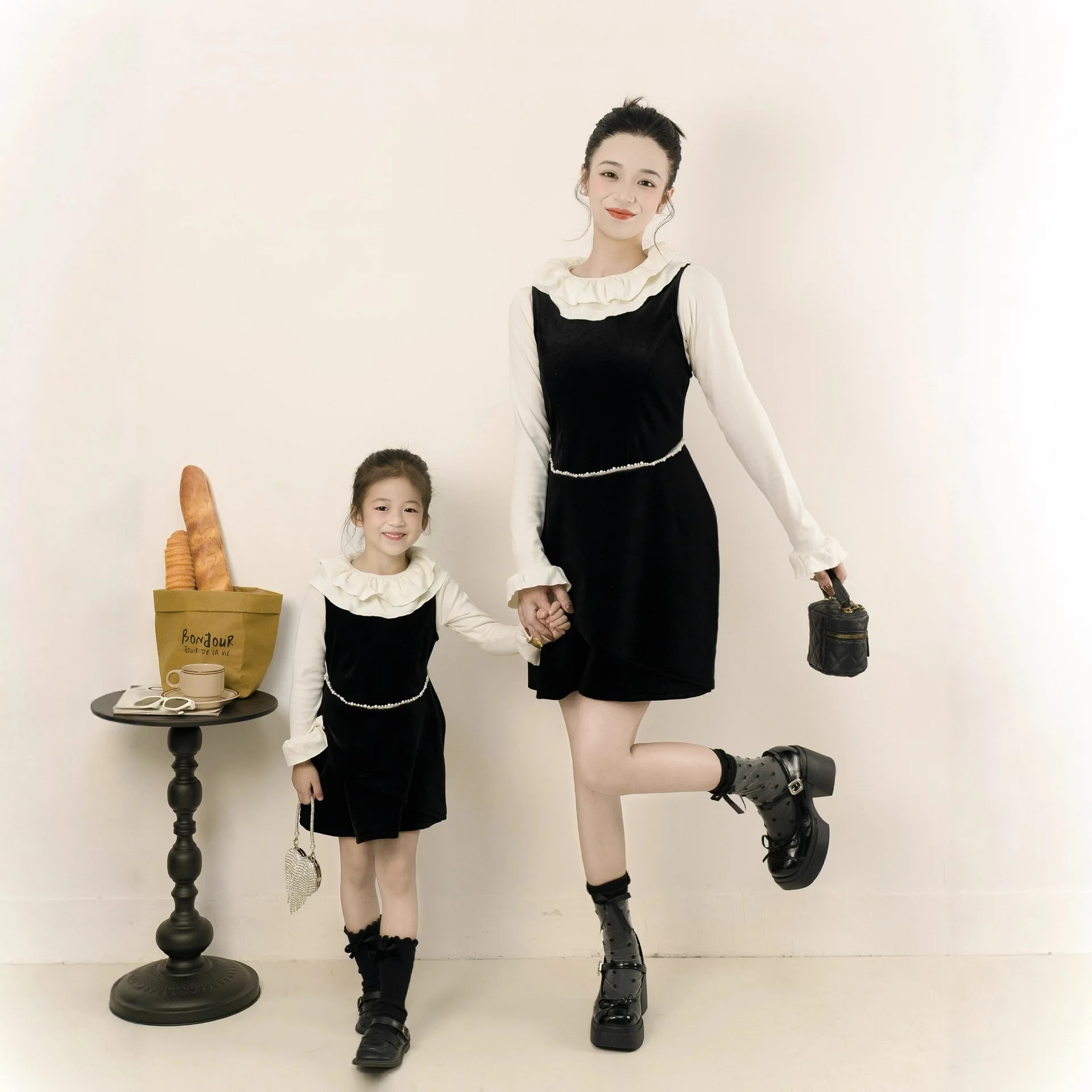 2026 Winter Mother-Daughter Matching Dresses Velvet Sleeveless Dress Embellished Girls Outfit