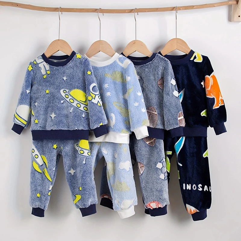 2 pieces/set random baby boys autumn and winter plush night fluorescent warm pajamas, fashionable and comfortable Child Accessor