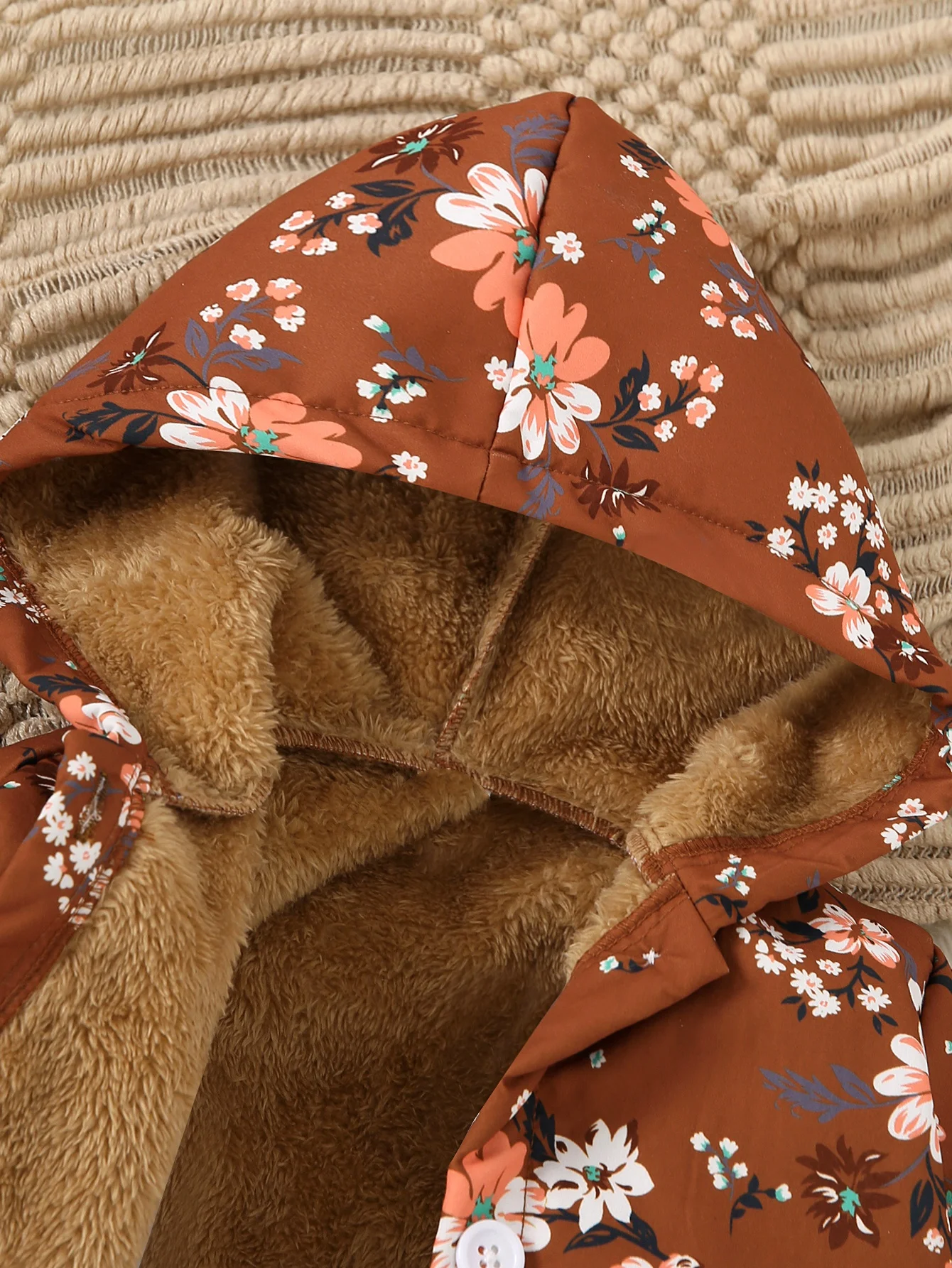 Neue Plüsch-Blumen-Kapuzenjacke für Mädchen im europäischen und amerikanischen Stil, warme, mittlere bis lange, vielseitige Jacke – Detail 4