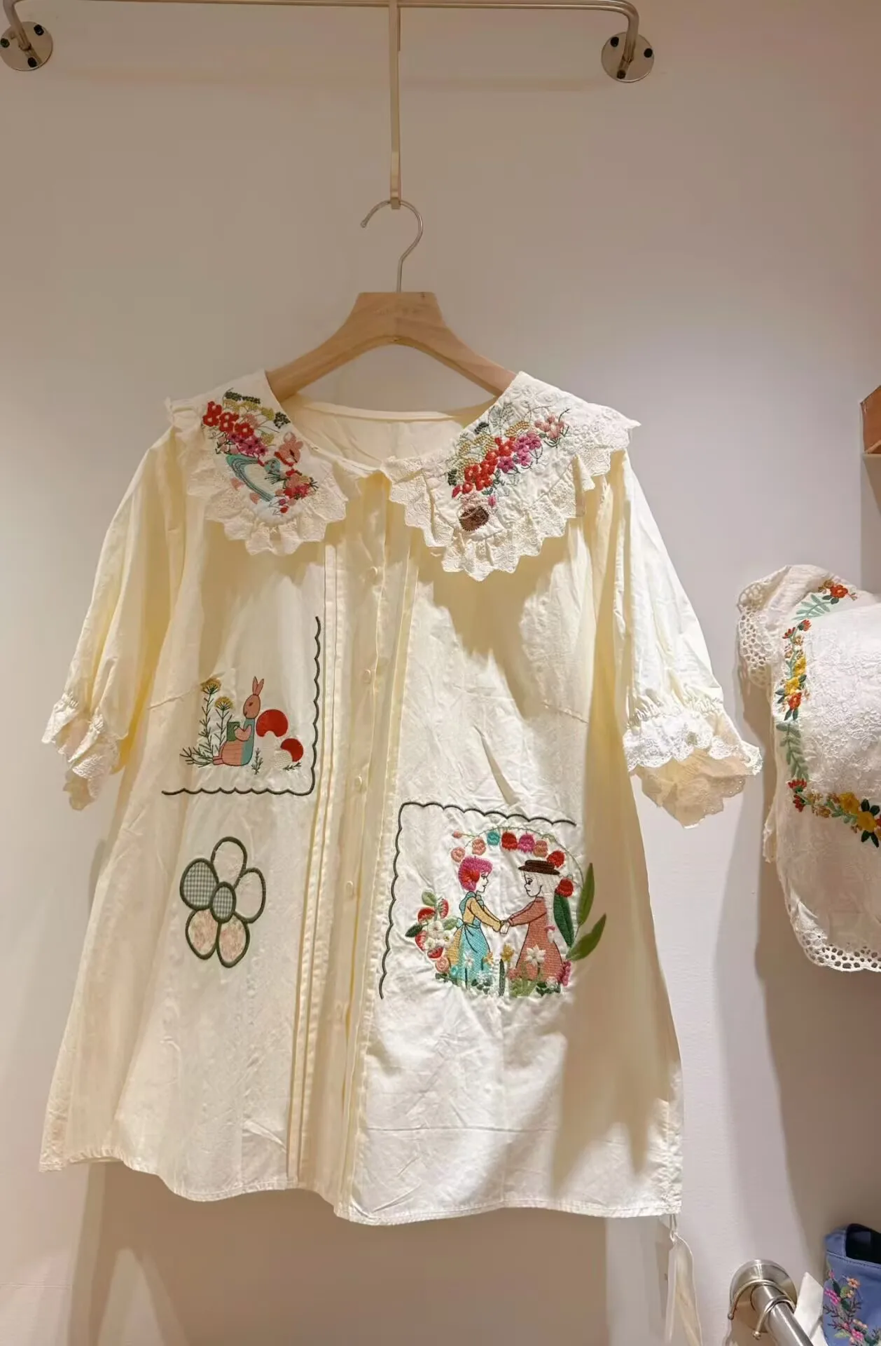 

Summer Women Shirt Cotton Embroidery Flowers Tops Loose Korean Lady Loose Blouse shirt Mori Girl