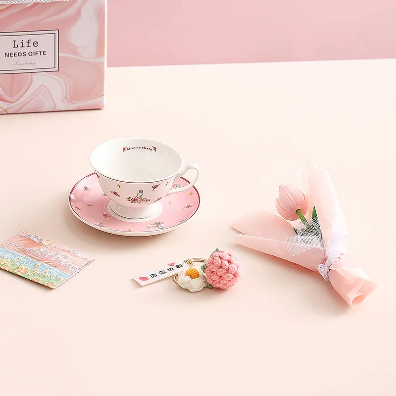 Tazza da caffè in ceramica rosa piattino carino coniglio ragazza cuore tazza ragazze Souvenir senso avanzato nicchia tazza carina