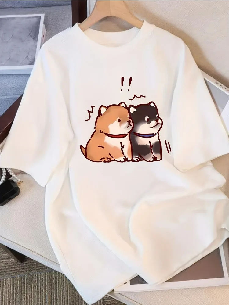 Camiseta con estampado de Shiba Inu para mujer, parte inferior blanca y patrón de Shiba Inu en negro y marrón, cuello redondo holgado, manga corta, Top informal para uso diario
