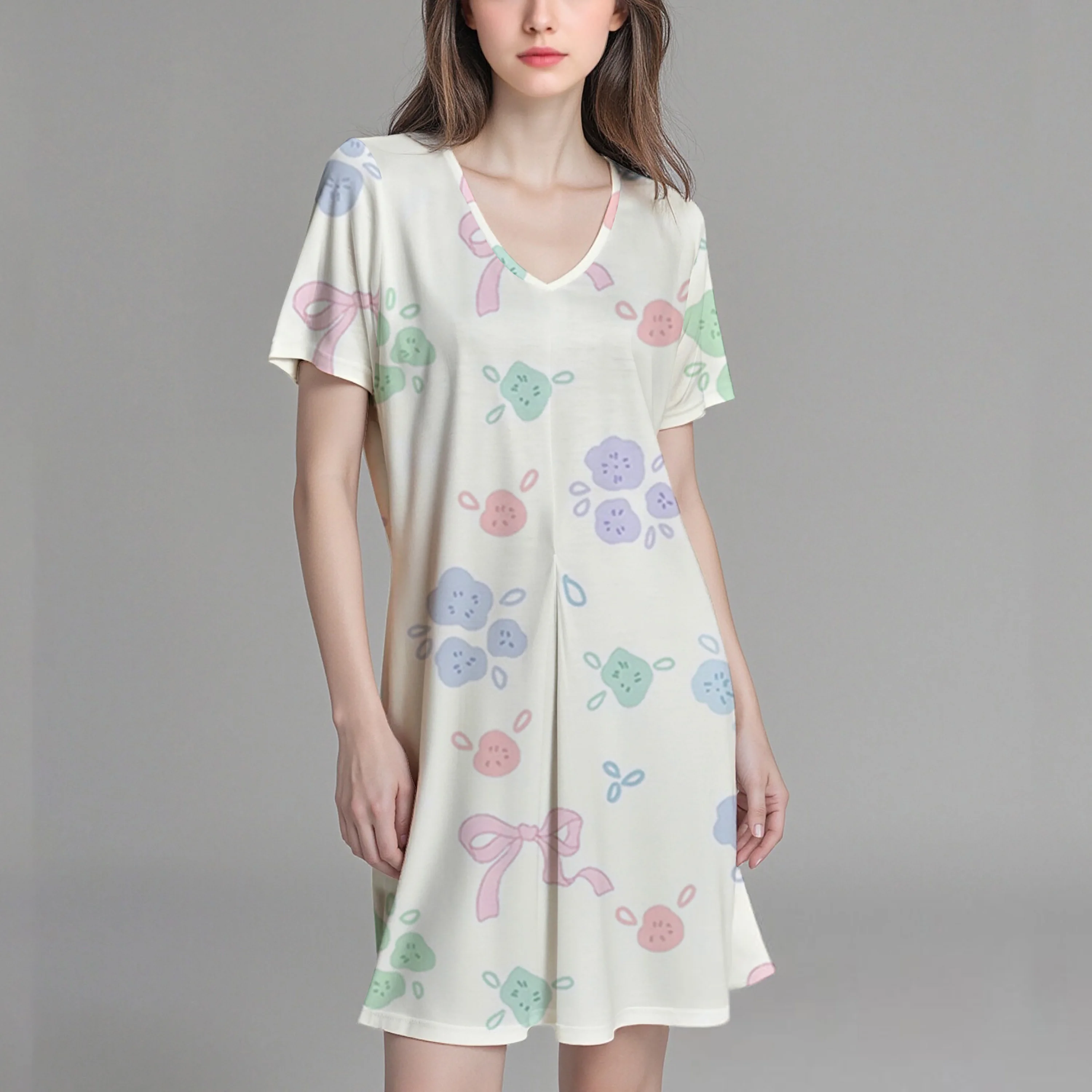 レディースVネック半袖ワンピース、プリント柄入りレディースTシャツ、やや伸縮性のあるカジュアル生地