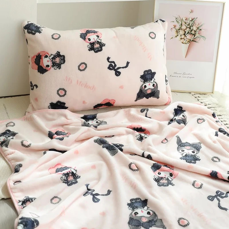 Kuromi pluszowa flanelowa blacha melodia klimatyzowana Nap kołdra Sanrio Image koc z nadrukiem Kawaii sypialnia Deocr urocza poszewka na poduszkę