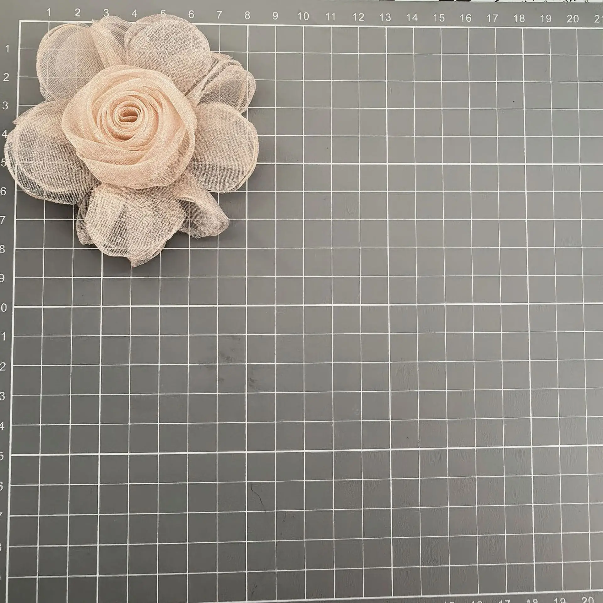 40 PCS/Lot, 8CM Organza Rose Flowers Handmade Burned Gauze Flower Appliques For Wedding Decoration Craft Sewing Accessories