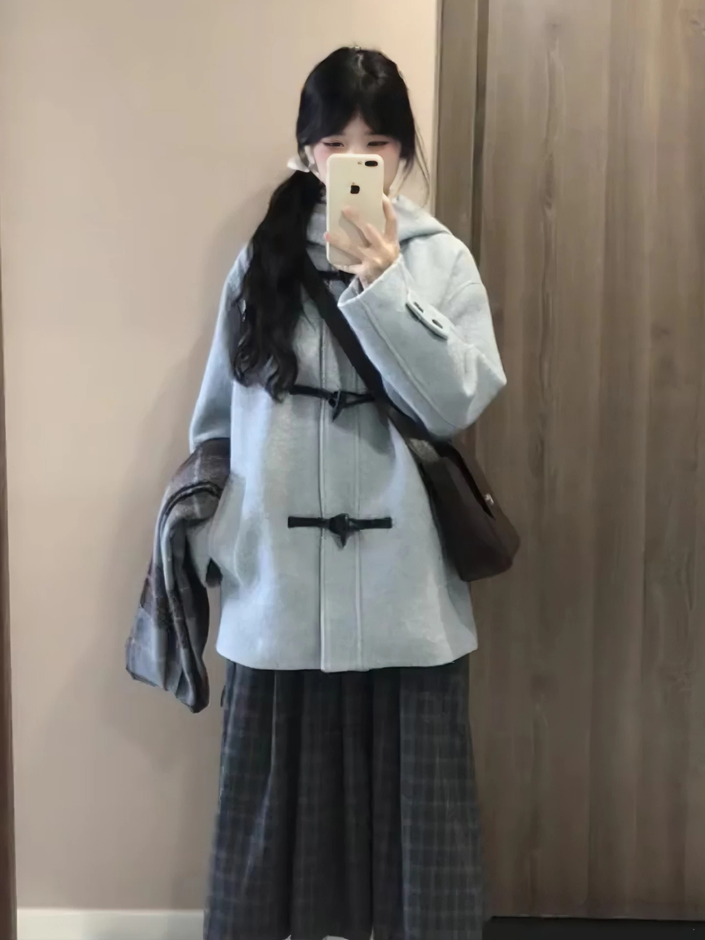 

Handwoven Blue Woolen Coat with Hood Casual Loose Korean Sle Women's Faion Thiened Winter Coat Button Design