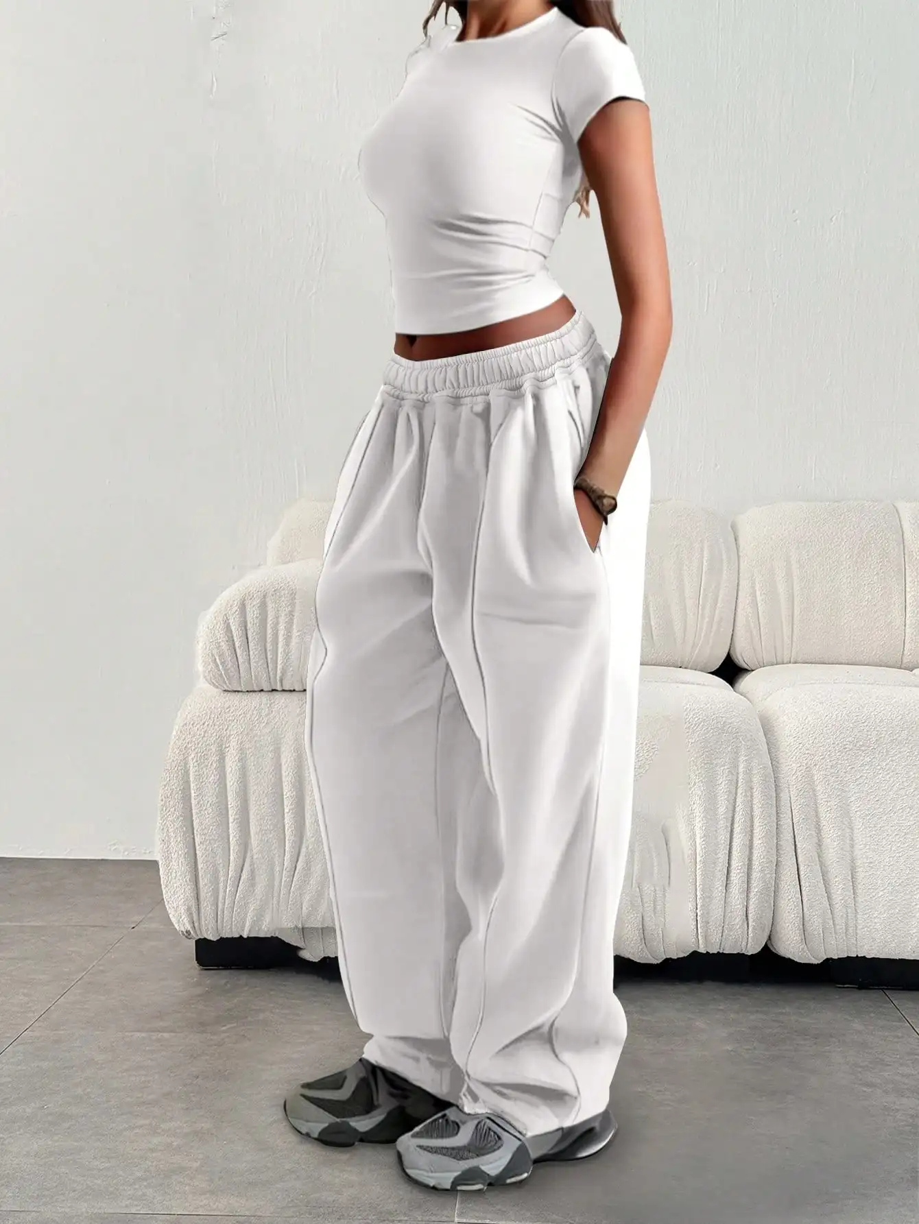 

Женские свободные спортивные брюки с эластичной талией и карманами