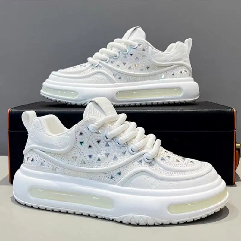 

Мужская обувь с блестящими бриллиантами белого цвета, новый стиль, сетчатый материал, спортивная обувь на толстой подошве с защитой от запаха, повседневная обувь знаменитостей