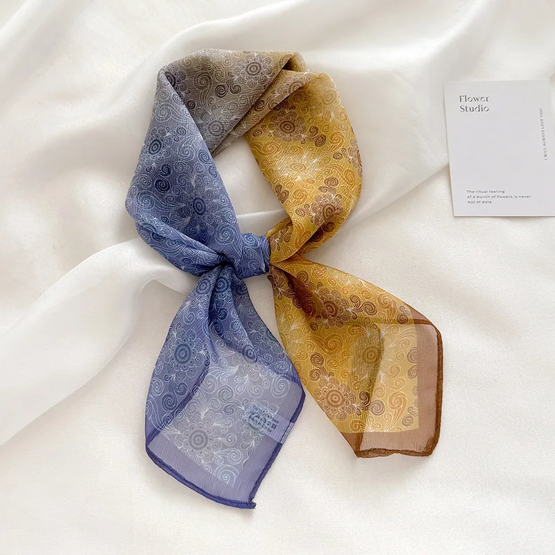 

Новинка 2023 года, шелковый шарф, роскошный темпераментный квадратный шарф 68 см, шаль для женщин, модный женский декоративный шарф с принтом на шею