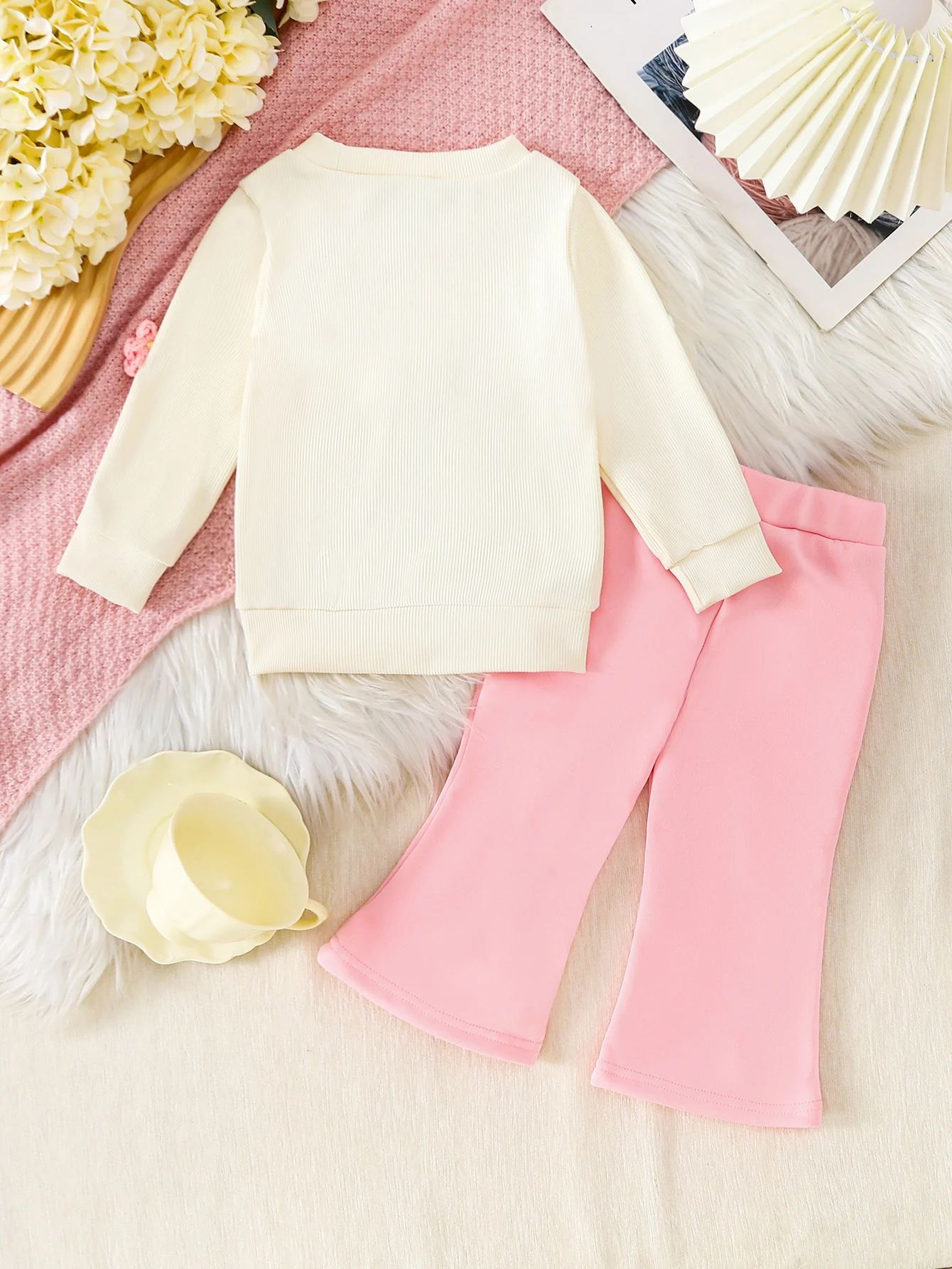 Girls' Spring New Beige Three-Dimensional Flower Sweatshirt + Pink Flared Pants Set, Sweet and Cute Baby Pure Cotton Casual Two-