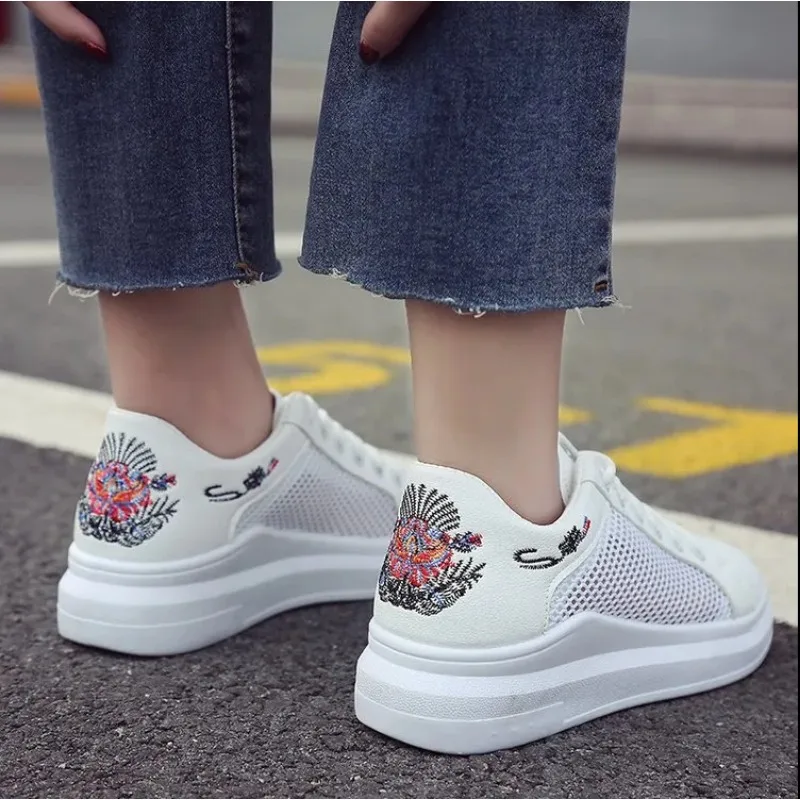 Fashion Summer Casual White Shoes Cutouts Lace Canvas Hollow Out Breathable Comfort Shoes Women\'s Embroidered Sports Shoes