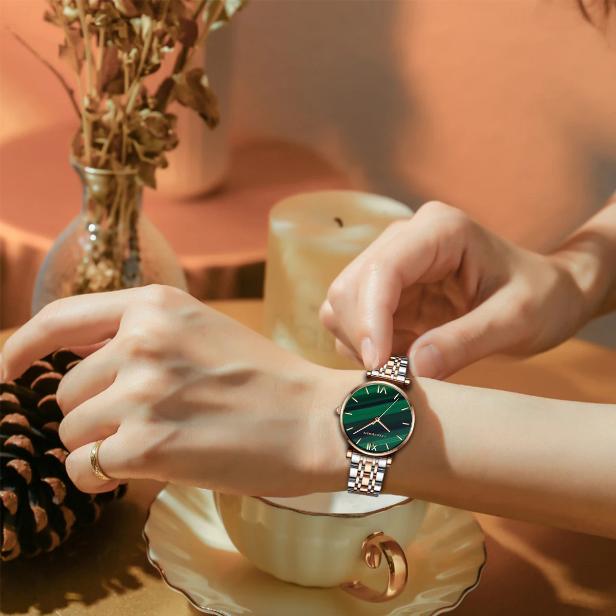 ساعات بتصميم جديد لعام 2023 بمينا الملكيت الأخضر للسيدات بحركة كوارتز يابانية وحزام من الفولاذ المقاوم للصدأ ساعات مقاومة للماء للنساء