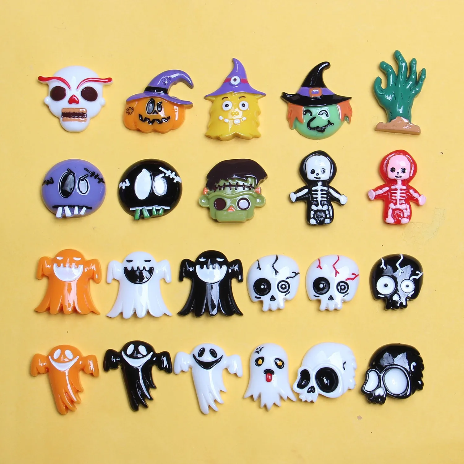 

100pcs Mini Kawaii Halloween Series Resin Flatback Ghost Head Skull Ghost Scrapbook DIY Party Hairpin Accessories Decorate Craft