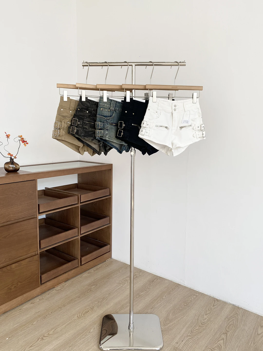 

Spring 2026 American Style Retro Workwear Slim Fit Short Jeans High Waist Polyester Fiber Button Pure Color Commute Friendly