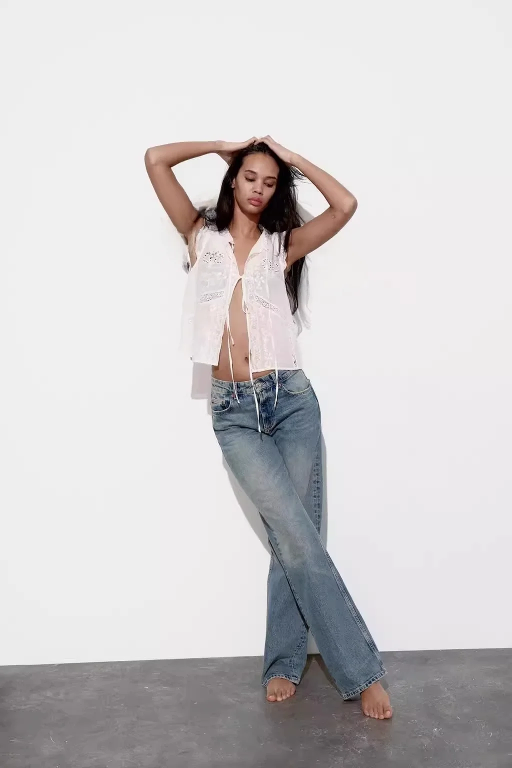 

Лето 2023, женский модный топ свободного кроя, украшенный узлом, с открытым вышивкой, V-Ne ort Sl...