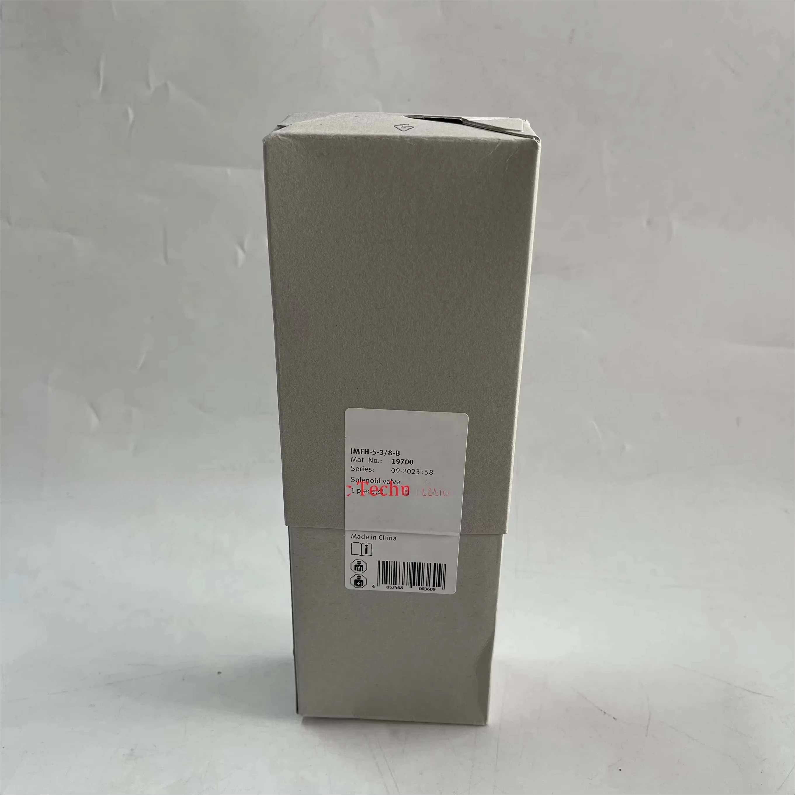 

Совершенно новый оригинальный электромагнитный клапан JMFH-5-3/8-B 19700.