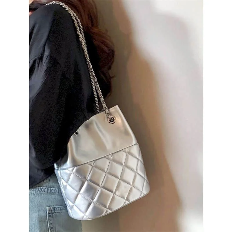 

Ladies Shoulder Bags Casual Korean Style Aesthetic Silvery Chain Design Office Luxury Bags for Women Hot Selling Item Bucket Bag