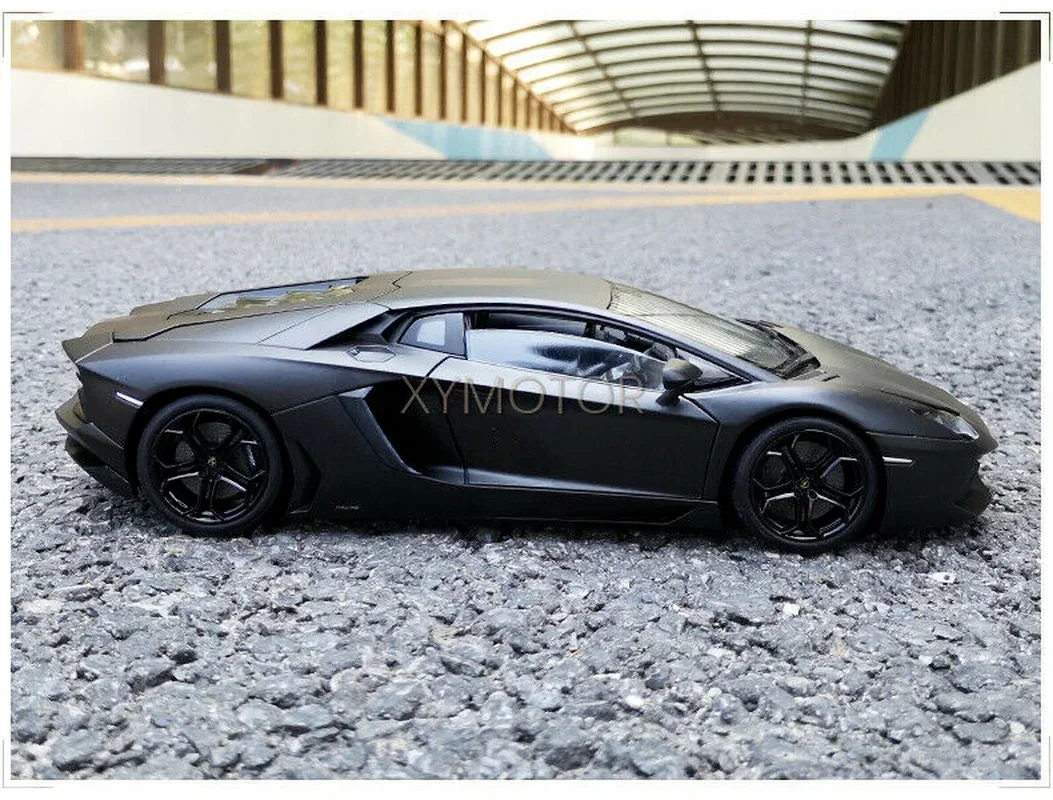 Welly FX 1/18 For Lamborghini Aventador LP700-4 Diecast Toys Gift Collection Model Car for Display Ornaments Metal,Plastic